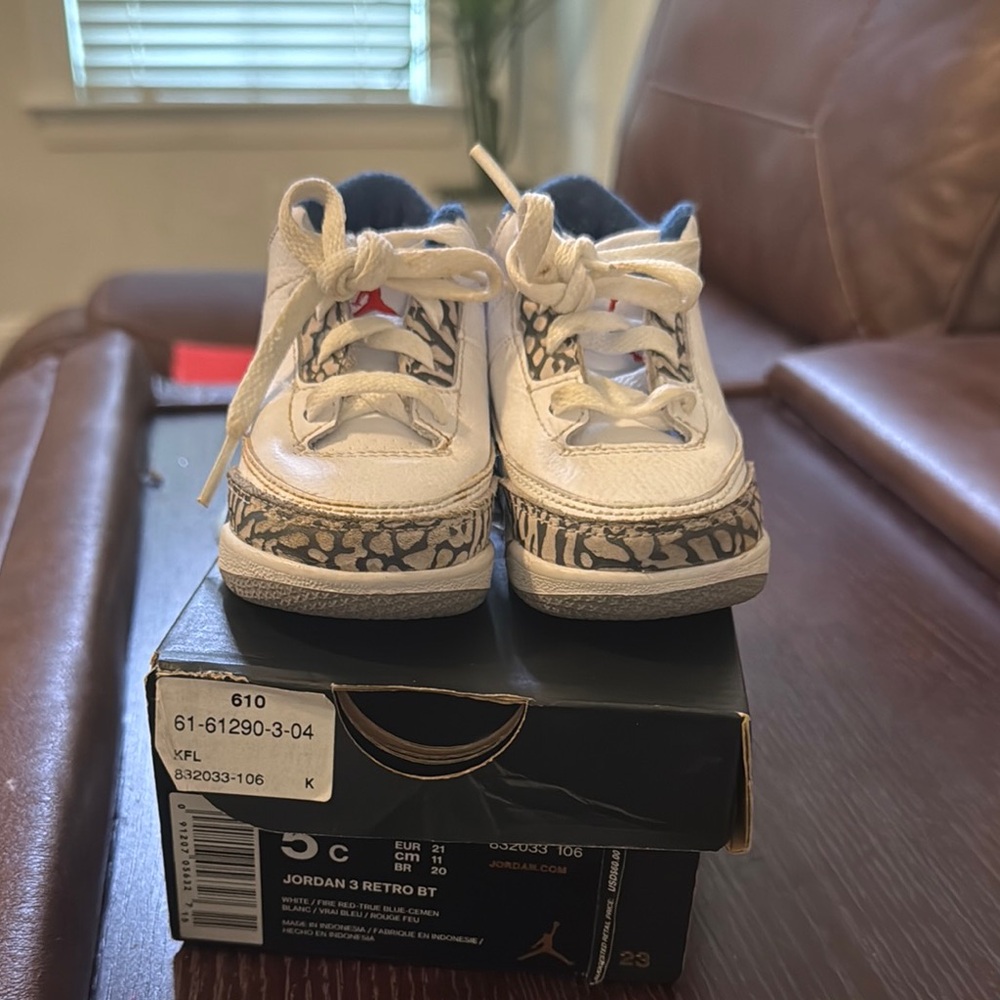 Kids Jordan Retro Shoes - White and Black
